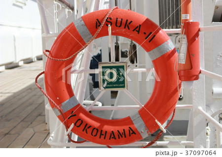 浮き輪 浮輪 救命浮輪 救命浮き輪の写真素材