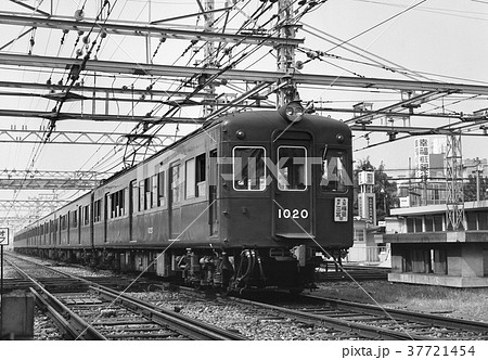 モノクロ 阪急 電車 鉄道の写真素材