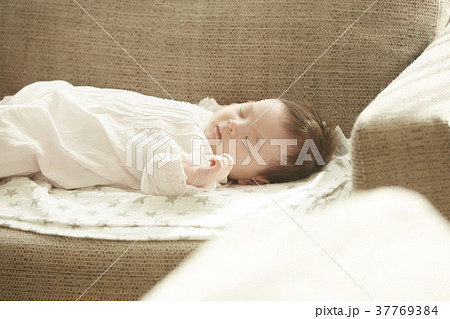 赤ちゃん 新生児 外国人 かわいいの写真素材 赤ちゃん 新生児 外国人 かわいいの写真素材