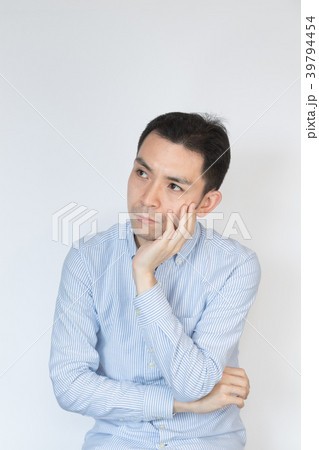 痩せ型 男性 男の写真素材