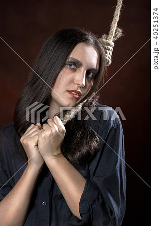 締め縄 かなしい 悲しい 女の人の写真素材