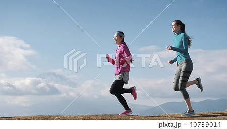 ランニング ジョギング の写真素材集 ピクスタ