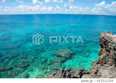 久高島　カベール　絵　サインなし 久高島 神の島 沖縄の写真素材 - PIXTA