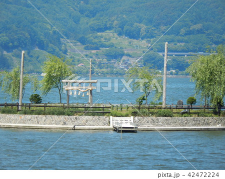 諏訪湖 初島 初島神社 上諏訪の写真素材