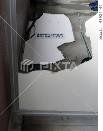 蹴破り戸の写真素材