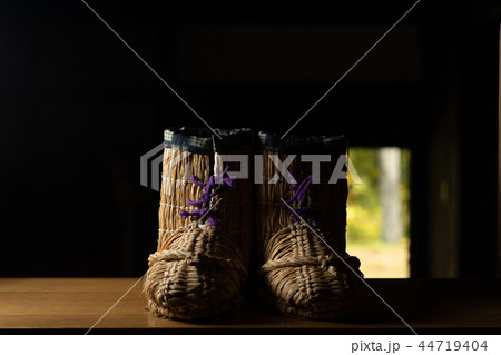 わらぐつ 雪の写真素材