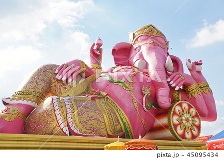 ワット・サマーン・ラッタナーラーム ピンクガネーシャ ピンクの