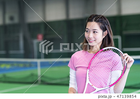 女の子 スポーツ テニス かわいいの写真素材