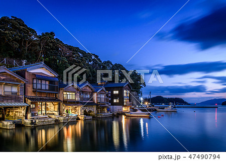 夜景 舟屋 伊根湾 京都府の写真素材