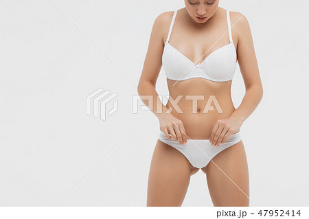 下着 モデル 女性 女の人の写真素材