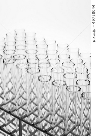 試験管 モノクロ 白黒 実験の写真素材