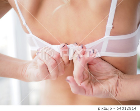 Illustration of a woman unhooking her bra with - Stock Illustration  [104913451] - PIXTA