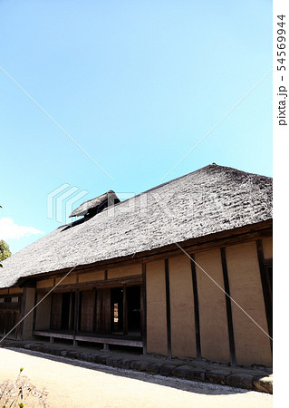 古民家 縁側 平屋 古風の写真素材