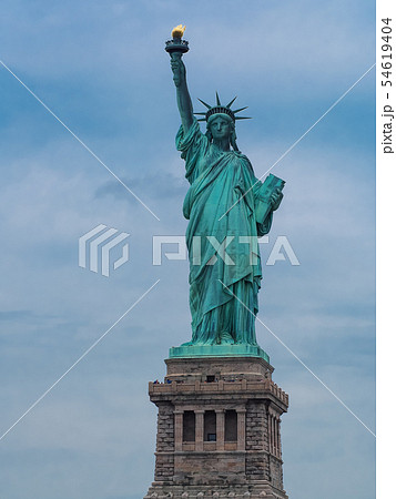 自由の女神 像 銅像 台座の写真素材 - PIXTA