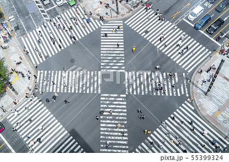 俯瞰 横断歩道 屋外 道路の写真素材