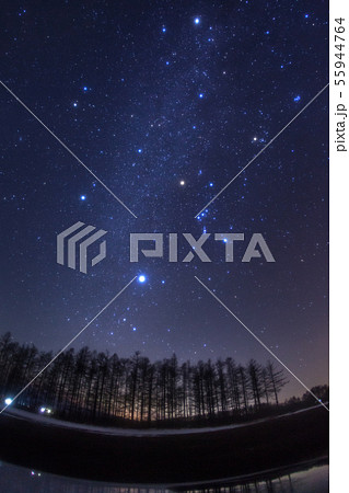 夜空 綺麗な夜空 の写真素材集 ピクスタ