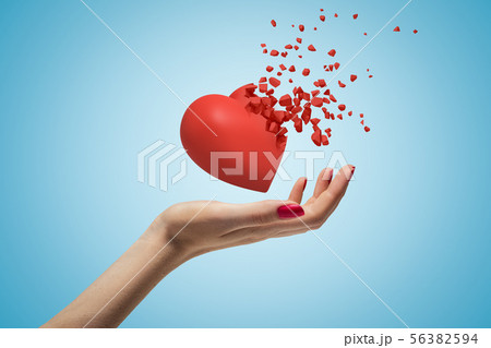 割れたハート 象徴の写真素材