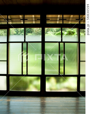 窓枠 レトロ 昭和の写真素材 - PIXTA