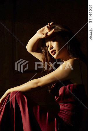 人物 女性 セクシー 外国人 魅力的 かっこいいの写真素材