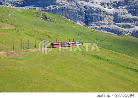 スイス 電車 山の写真素材