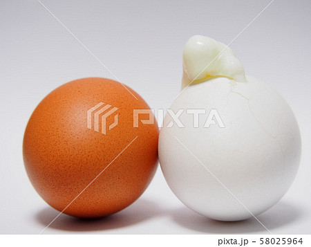 卵 ひび割れ ゆで卵 ひびの写真素材