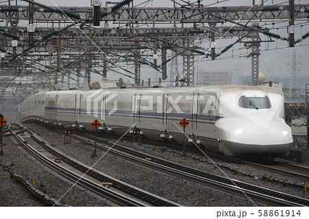 電車 京都 東海道新幹線 新幹線の写真素材