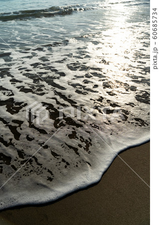 陶板画　額入り　海　海岸　波 灰釉筒描海老文徳利 – 兵庫陶芸美術館 収蔵品データベース