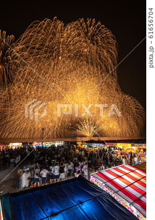 花火 花火大会 津市 屋台の写真素材