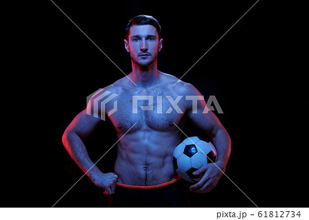 サッカー選手 スポーツ 競争 上半身裸の写真素材