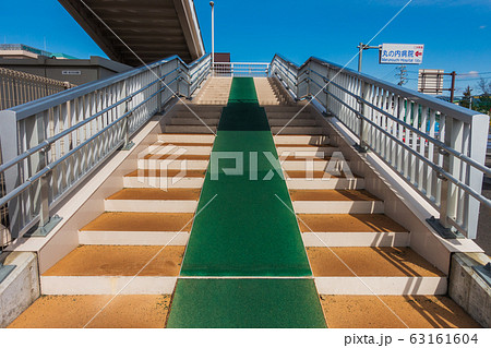 歩道橋 横断歩道橋 階段 スロープの写真素材