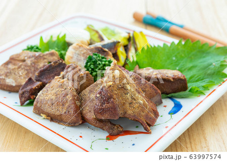 豚レバー 食べ物 レバーの写真素材