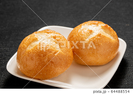 丸い 食べ物の写真素材 Pixta