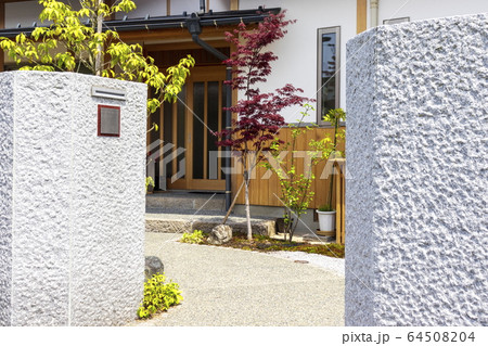 門柱 植物の写真素材