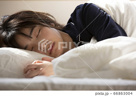 可愛い寝顔の写真素材