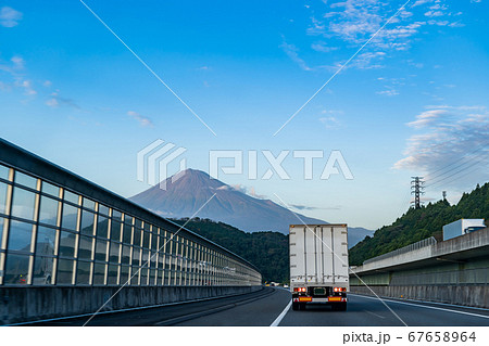 高速道路防音壁の写真素材