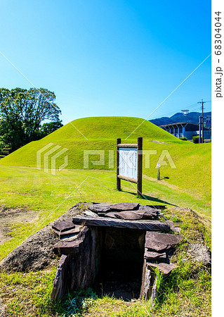 箱式石棺の写真素材