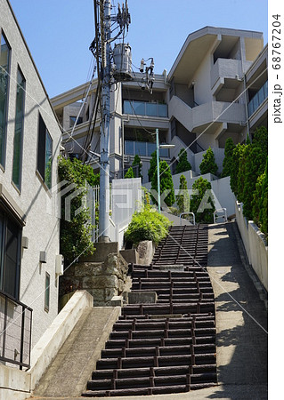 住宅街 住宅地 坂 階段の写真素材