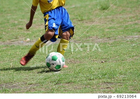 少年サッカー 試合風景の写真素材