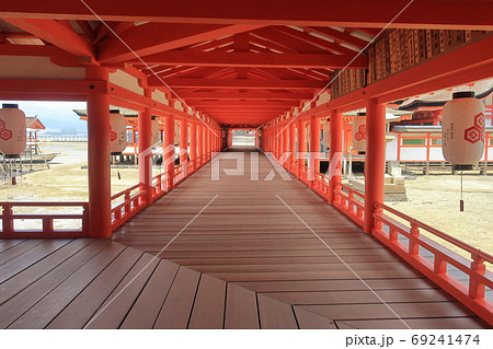 回廊 廊下 神社 厳島神社の写真素材