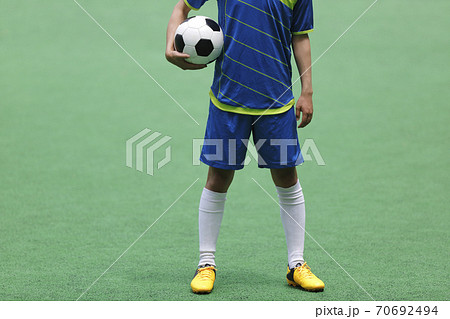 サッカー スポーツ 後姿 球技の写真素材