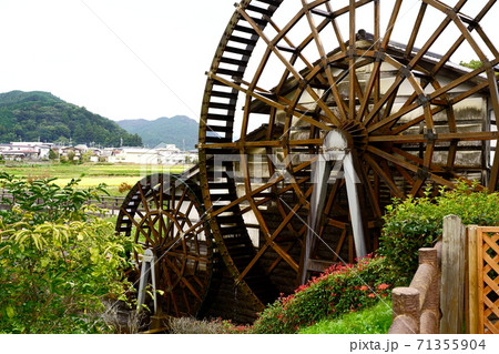 大きな水車の写真素材
