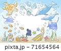 優しいタッチの海の生き物イラストフレームのイラスト素材 [71675243