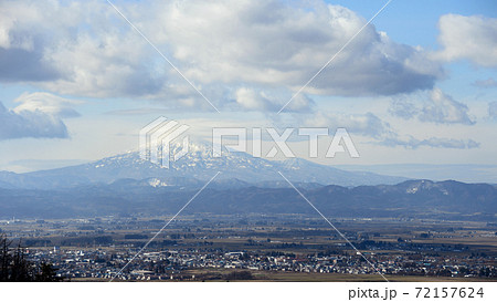 鳥海山と横手盆地 秋田県の写真素材