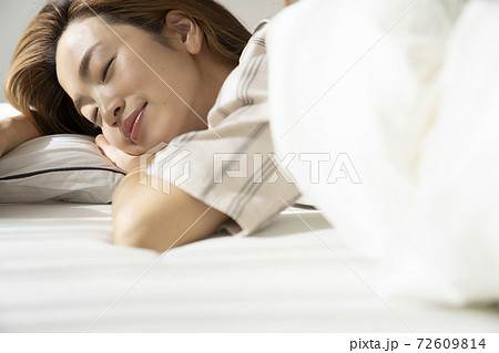 可愛い寝顔 美人の写真素材