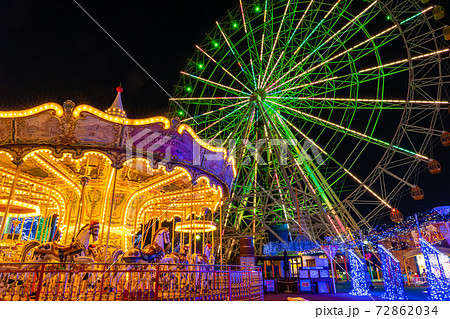 メリーゴーランド 遊園地 イルミネーション 夕方の写真素材 - PIXTA