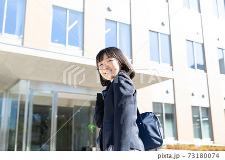 登下校 中学生の写真素材