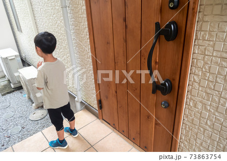 追い出されるの写真素材