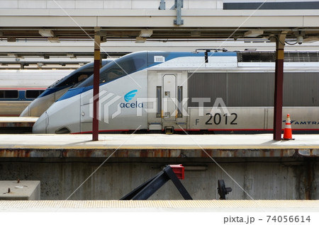 アメリカ アムトラック 海外 鉄道車両の写真素材