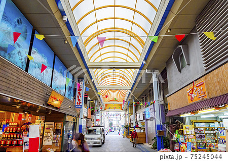 石垣島 商店街 街並み ユーグレナモールの写真素材