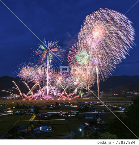 年越しカウントダウンの写真素材